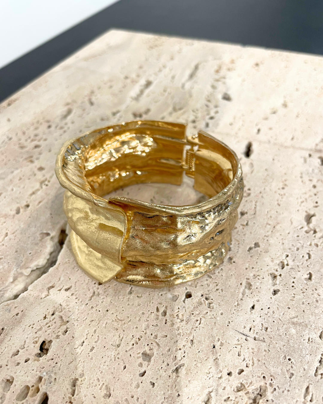 Manchettes Onda en laiton doré brossé