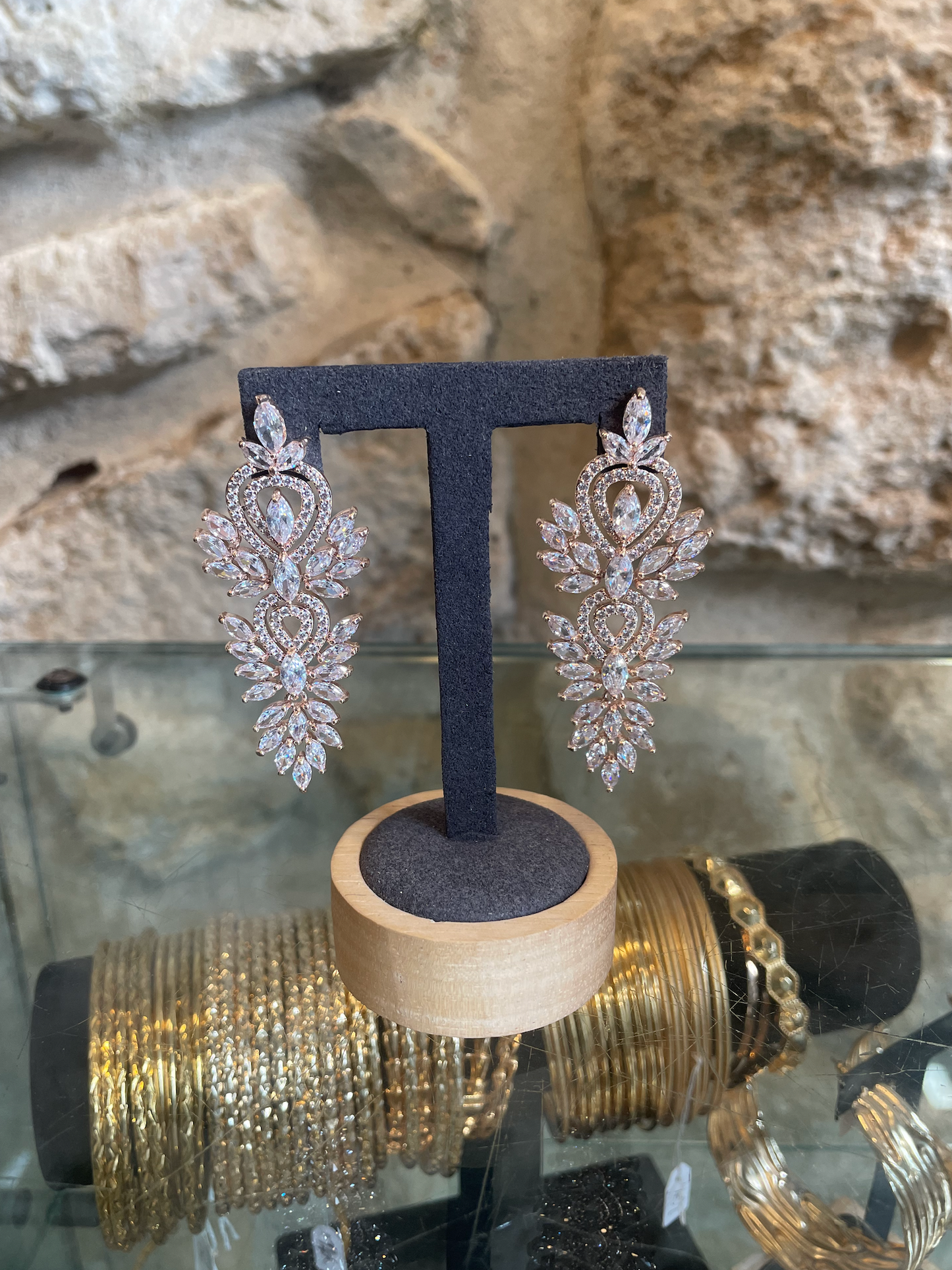 Boucles d'oreilles rose gold longues strass et laiton rosé