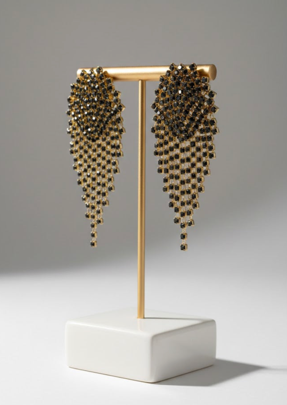 Boucles d'oreilles cascade longues à strass noirs