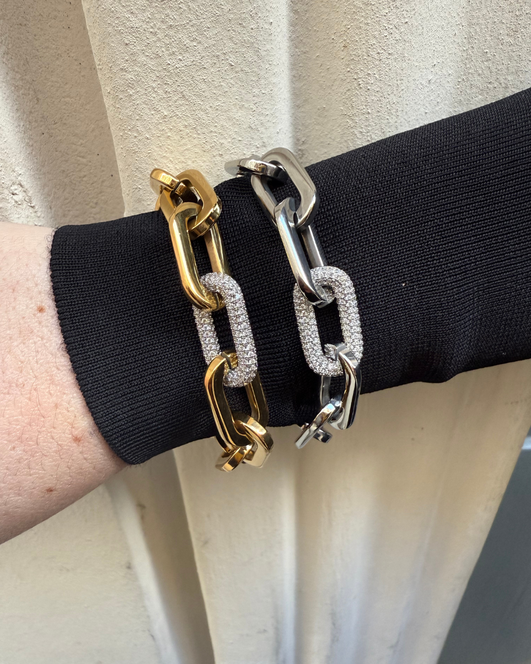 Bracelet chaîne dorée maillons avec zircons