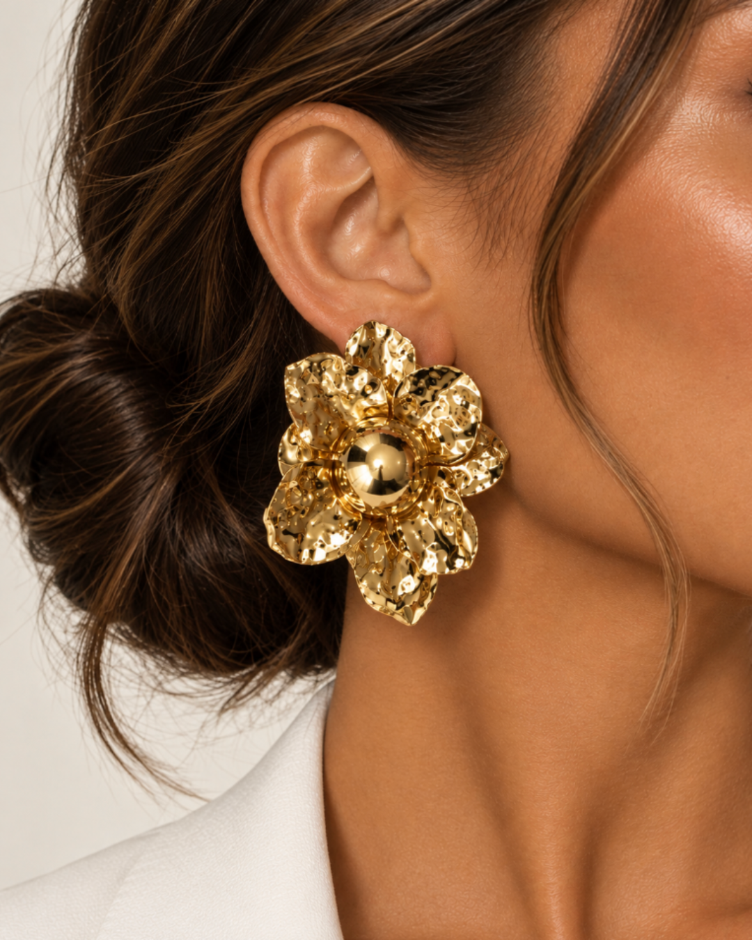 Boucles d'Oreilles Lila Fleur Dorée Martelée