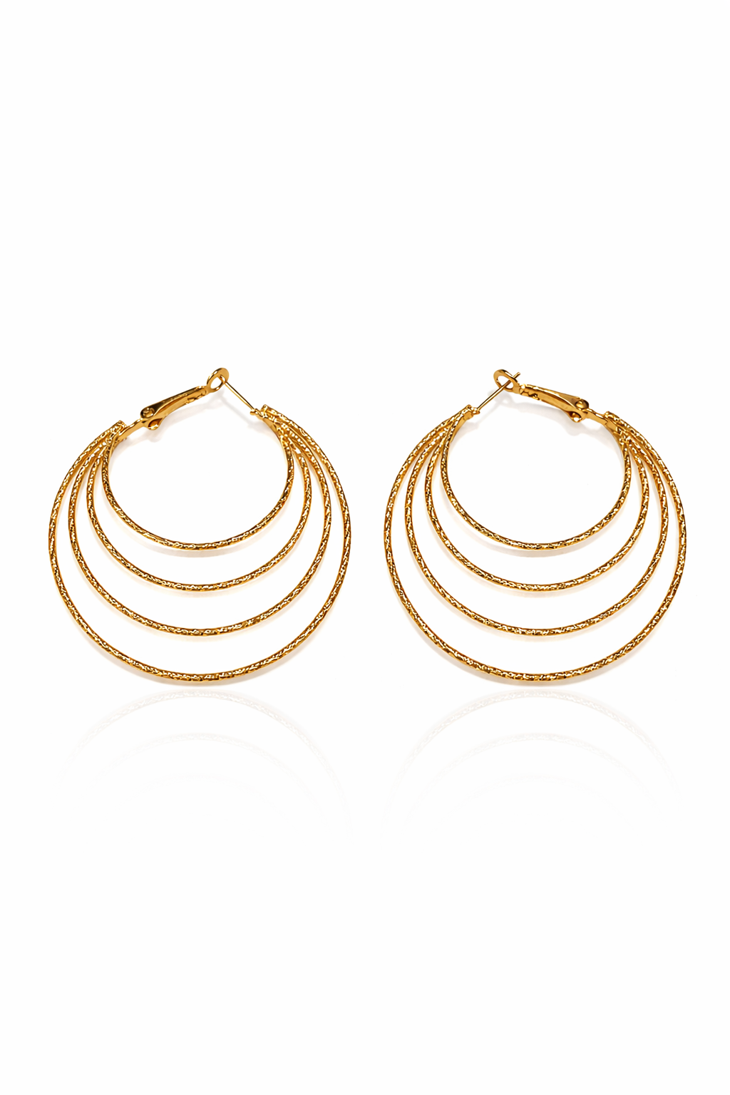 Petites créoles intemporelles en laiton doré au fini lumineux